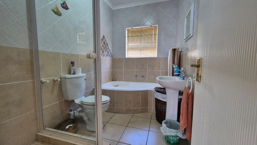 3 Bedroom Property for Sale in Country Club Western Cape